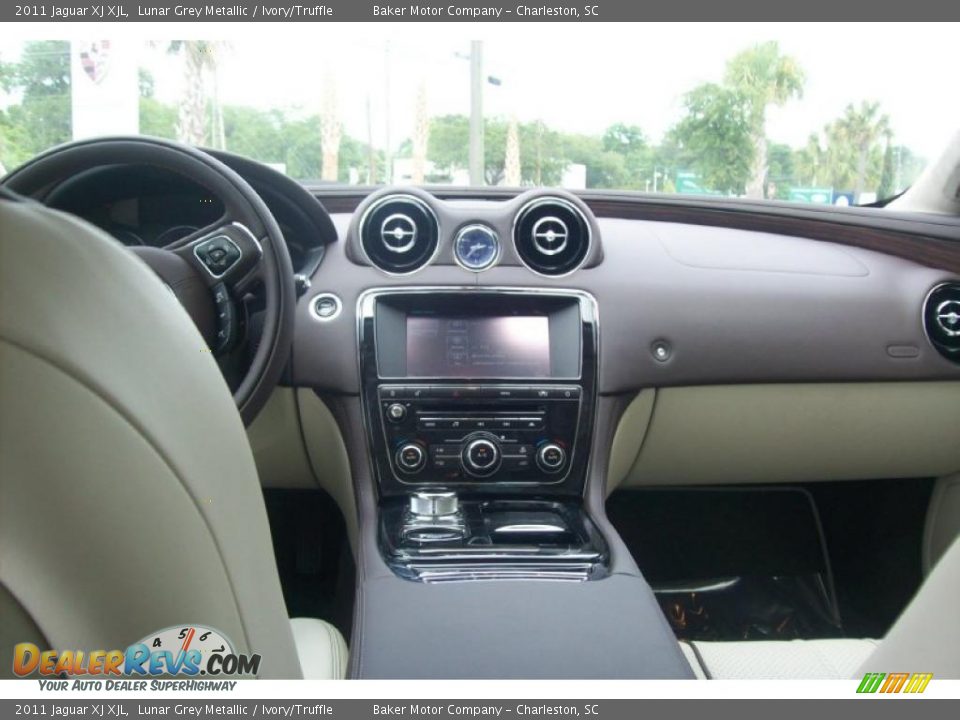 2011 Jaguar XJ XJL Lunar Grey Metallic / Ivory/Truffle Photo #7