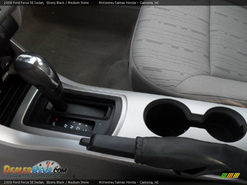 2009 Ford Focus SE Sedan Ebony Black / Medium Stone Photo #10