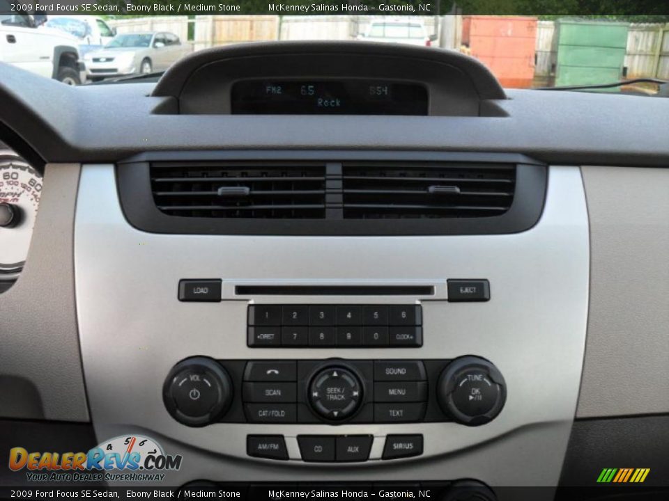 2009 Ford Focus SE Sedan Ebony Black / Medium Stone Photo #13