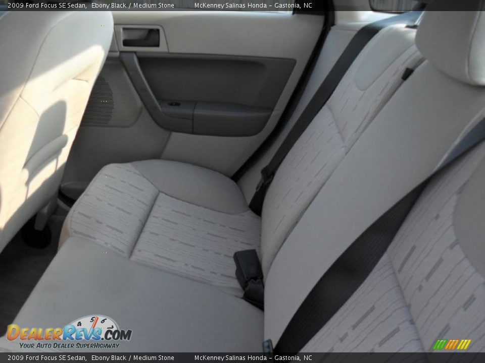 2009 Ford Focus SE Sedan Ebony Black / Medium Stone Photo #18