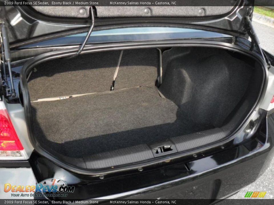 2009 Ford Focus SE Sedan Ebony Black / Medium Stone Photo #21