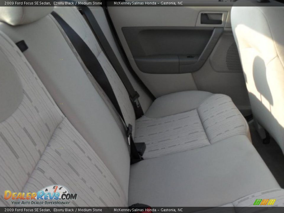 2009 Ford Focus SE Sedan Ebony Black / Medium Stone Photo #23