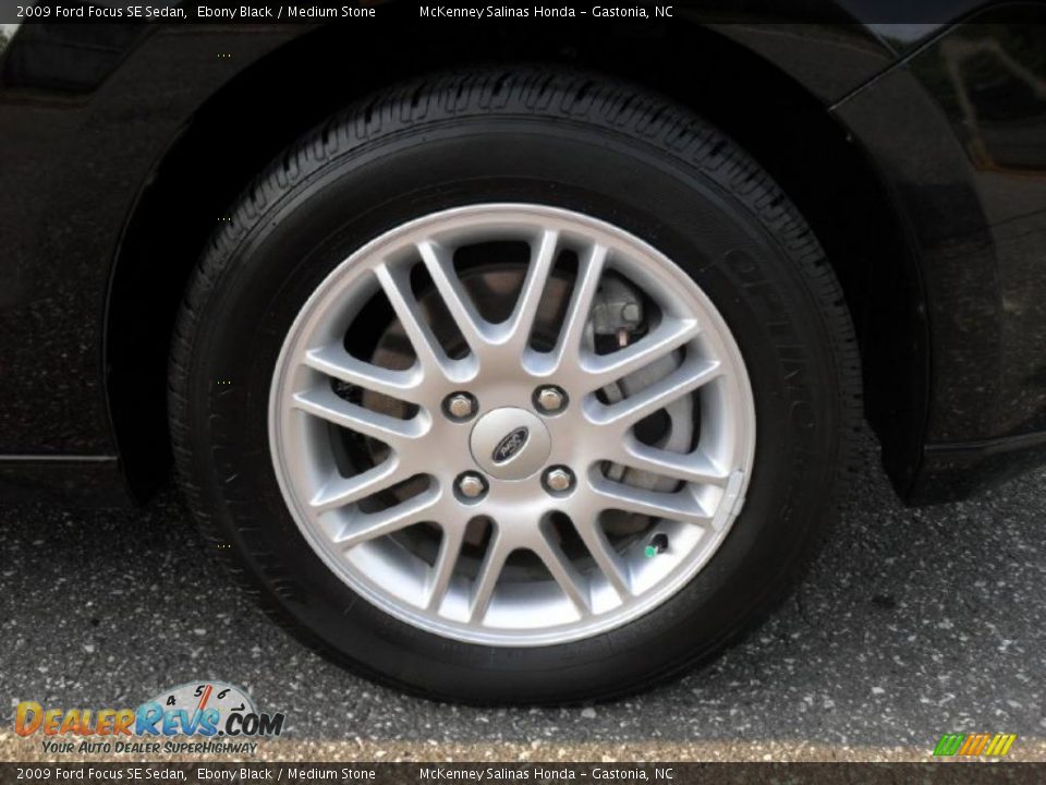 2009 Ford Focus SE Sedan Ebony Black / Medium Stone Photo #30
