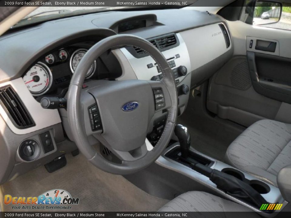 2009 Ford Focus SE Sedan Ebony Black / Medium Stone Photo #33
