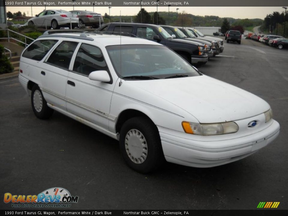 Front 3/4 View of 1993 Ford Taurus GL Wagon Photo #3