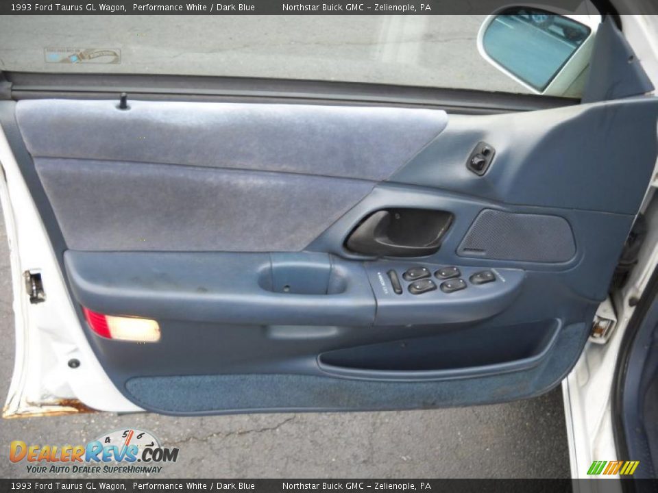 Door Panel of 1993 Ford Taurus GL Wagon Photo #9
