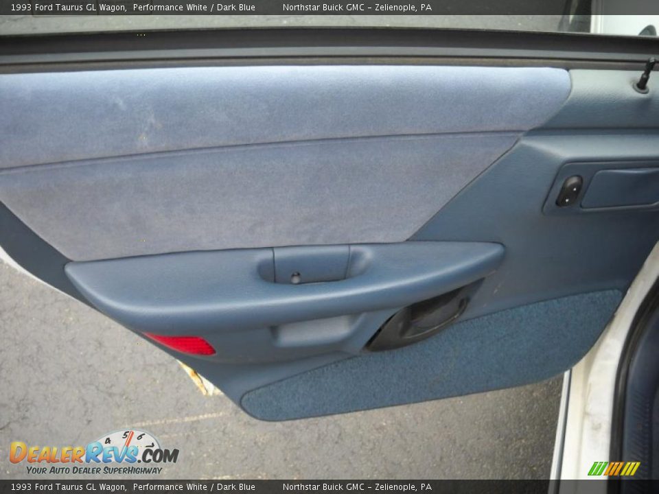Door Panel of 1993 Ford Taurus GL Wagon Photo #12