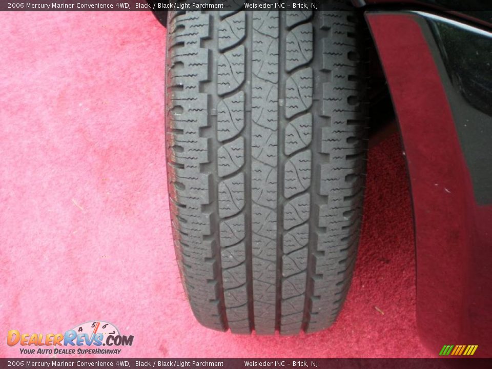 2006 Mercury Mariner Convenience 4WD Black / Black/Light Parchment Photo #2