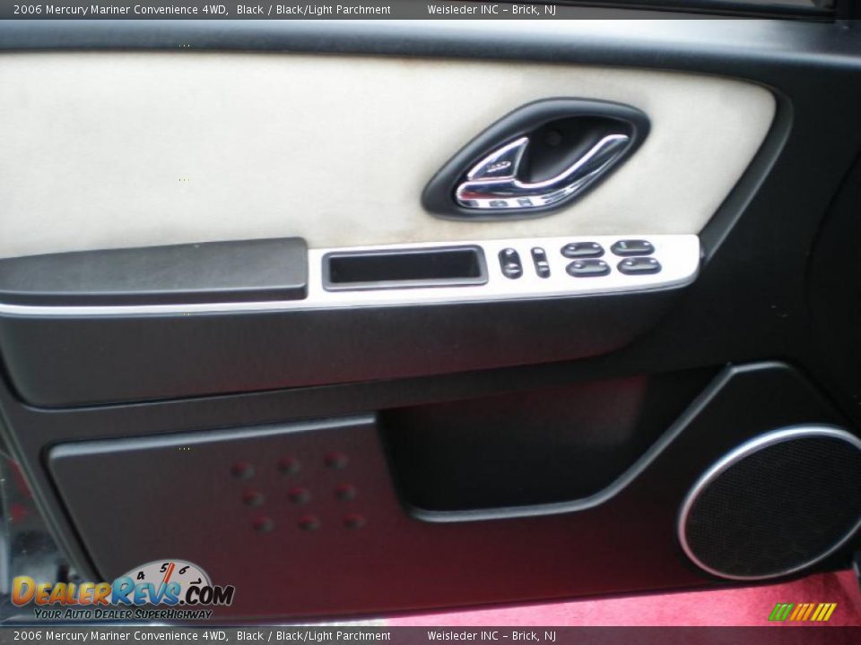 Door Panel of 2006 Mercury Mariner Convenience 4WD Photo #11