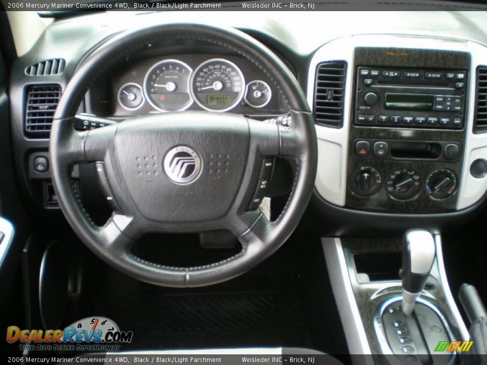 Dashboard of 2006 Mercury Mariner Convenience 4WD Photo #19