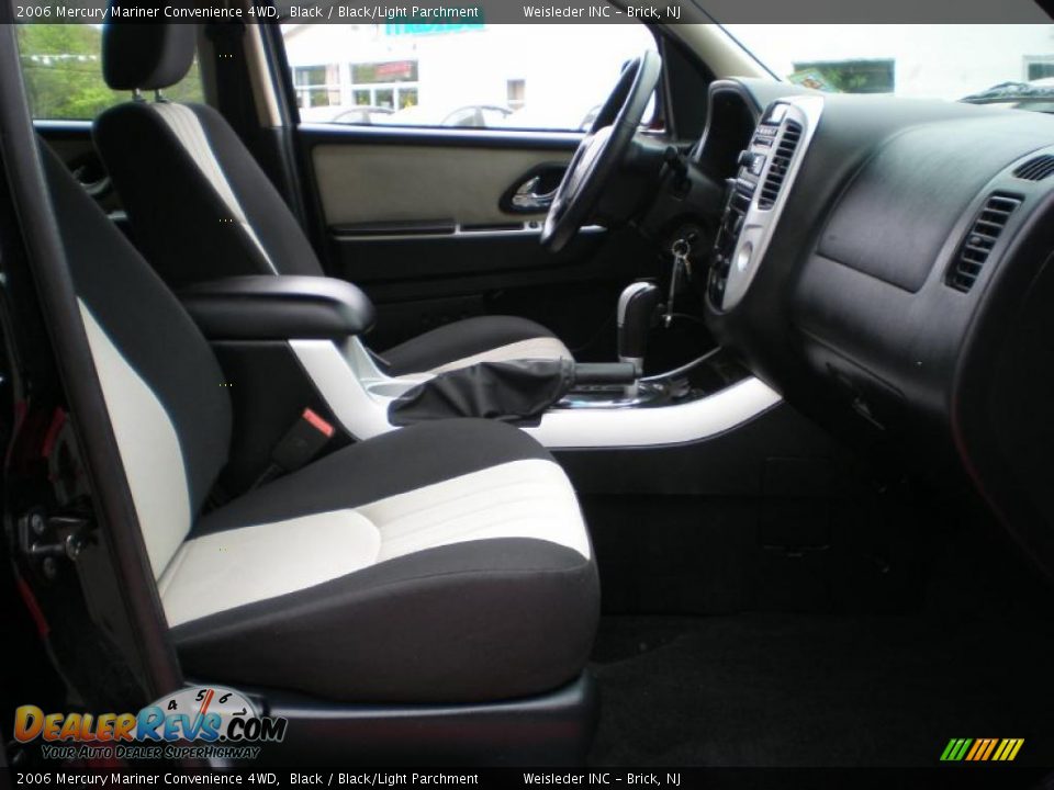 2006 Mercury Mariner Convenience 4WD Black / Black/Light Parchment Photo #23