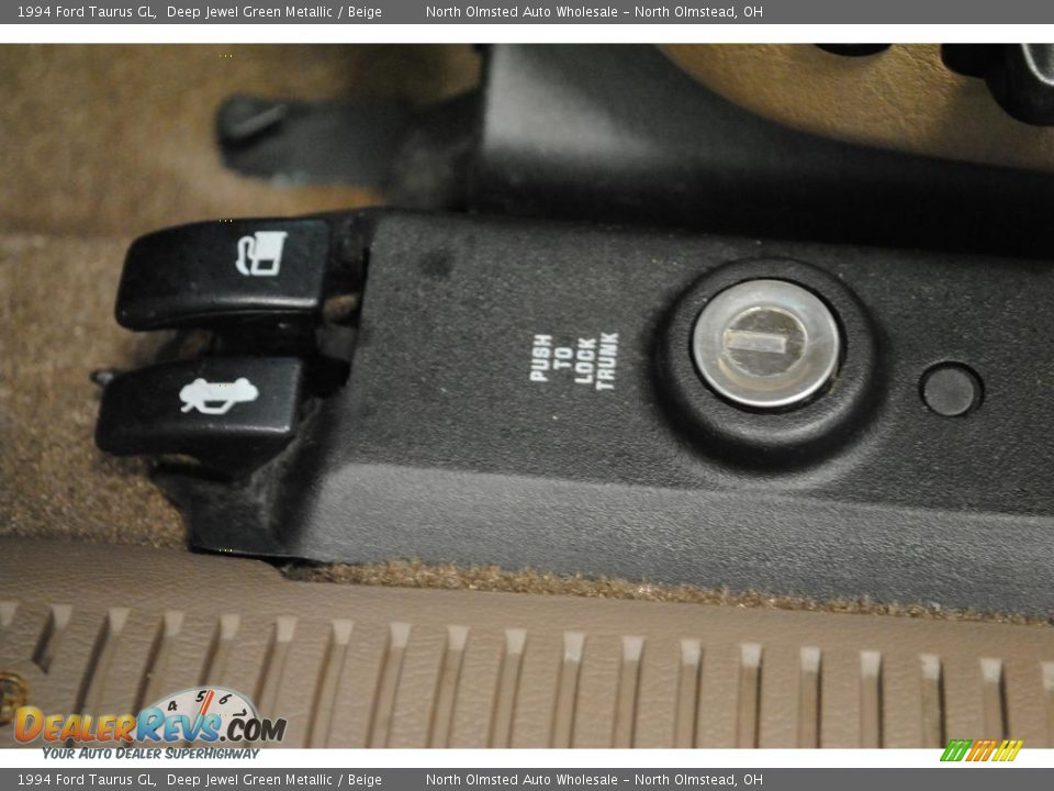 1994 Ford Taurus GL Deep Jewel Green Metallic / Beige Photo #21