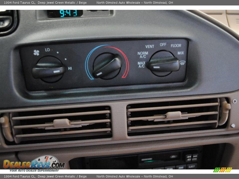 1994 Ford Taurus GL Deep Jewel Green Metallic / Beige Photo #28