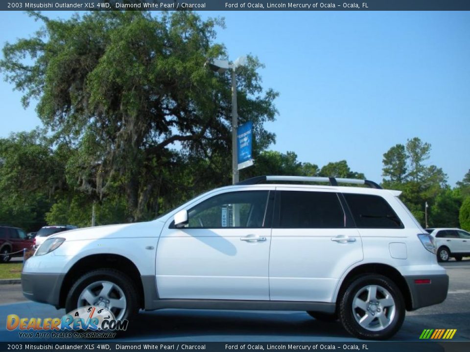 2003 Mitsubishi Outlander XLS 4WD Diamond White Pearl / Charcoal Photo #2