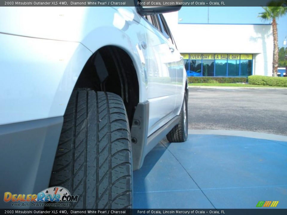 2003 Mitsubishi Outlander XLS 4WD Diamond White Pearl / Charcoal Photo #10