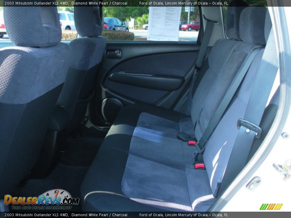 2003 Mitsubishi Outlander XLS 4WD Diamond White Pearl / Charcoal Photo #13