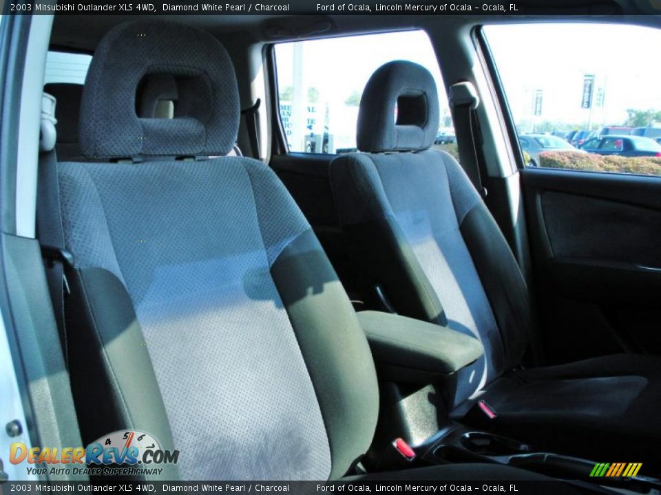2003 Mitsubishi Outlander XLS 4WD Diamond White Pearl / Charcoal Photo #16