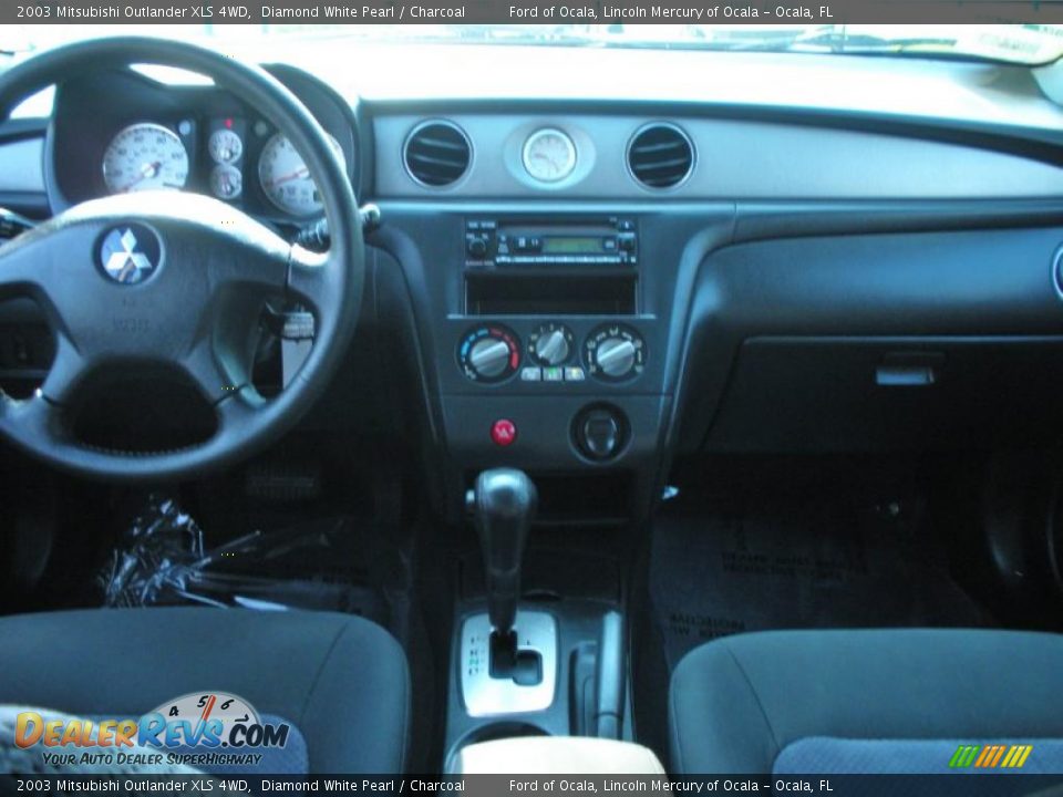 2003 Mitsubishi Outlander XLS 4WD Diamond White Pearl / Charcoal Photo #17