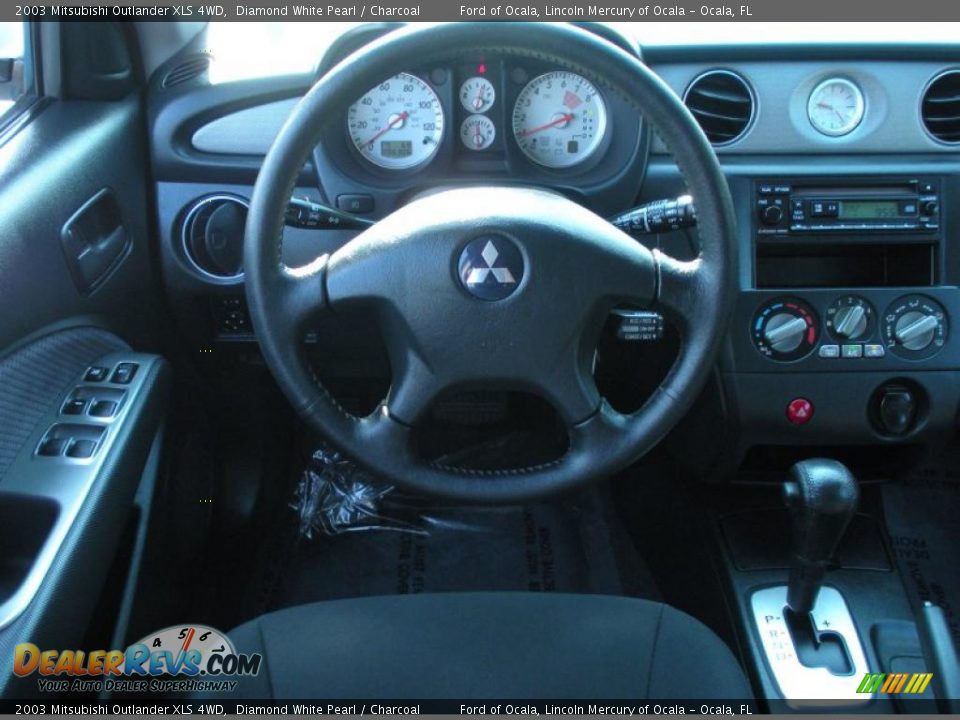 Dashboard of 2003 Mitsubishi Outlander XLS 4WD Photo #18