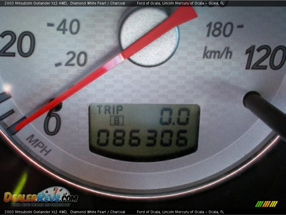 2003 Mitsubishi Outlander XLS 4WD Diamond White Pearl / Charcoal Photo #20