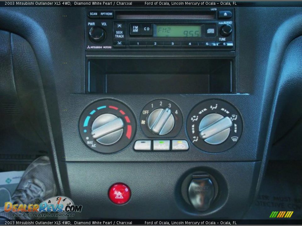 2003 Mitsubishi Outlander XLS 4WD Diamond White Pearl / Charcoal Photo #21