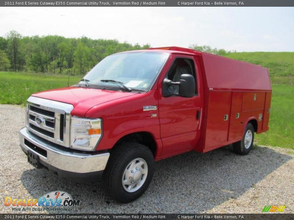 Front 3/4 View of 2011 Ford E Series Cutaway E350 Commercial Utility Truck Photo #7