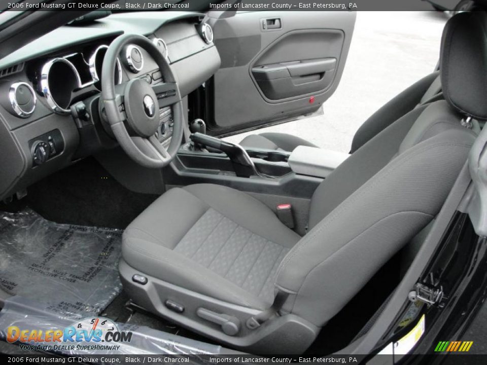 Dark Charcoal Interior - 2006 Ford Mustang GT Deluxe Coupe Photo #6
