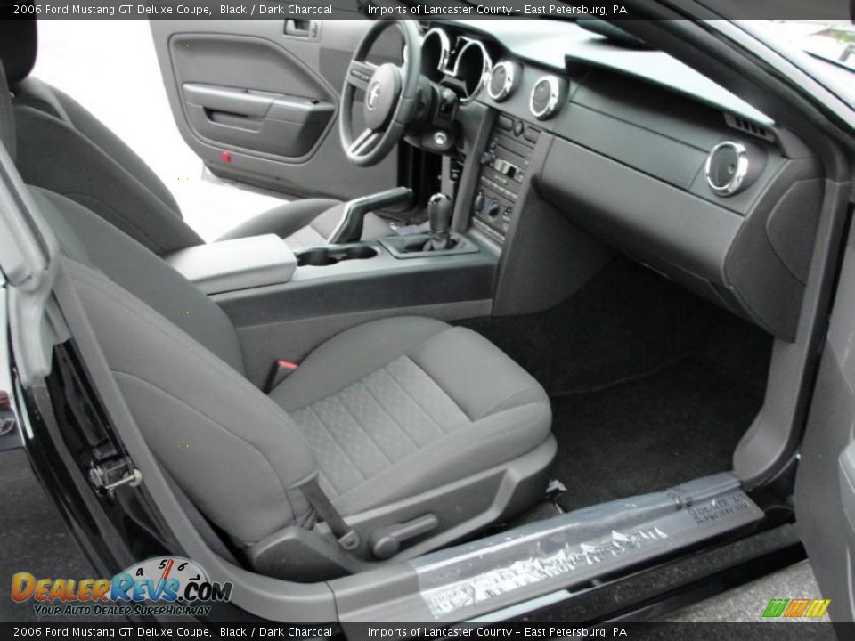 Dark Charcoal Interior - 2006 Ford Mustang GT Deluxe Coupe Photo #7