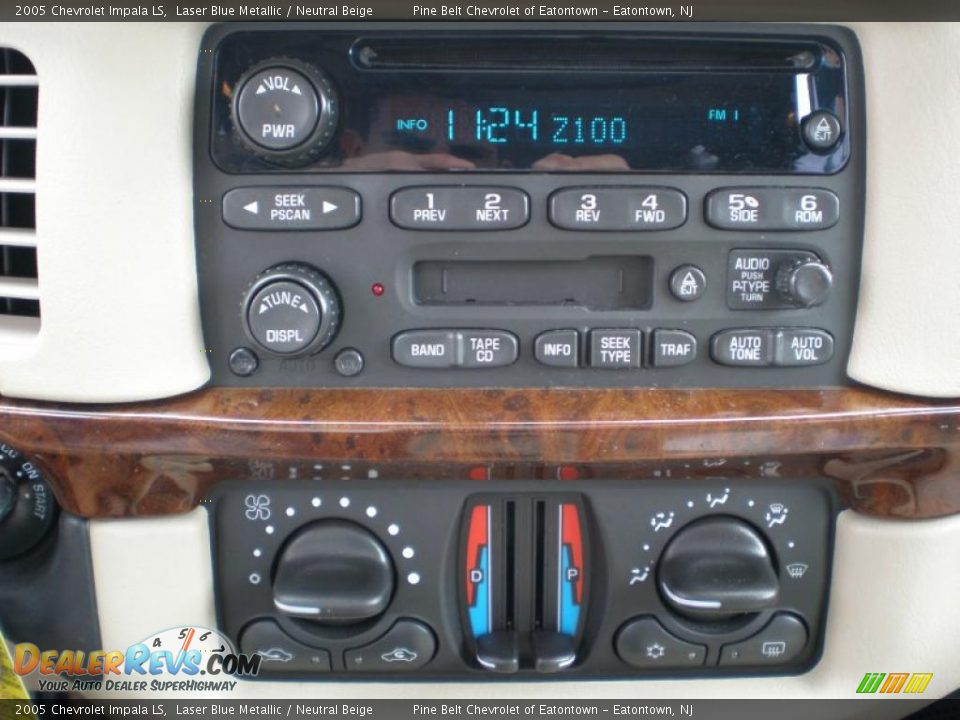 Controls of 2005 Chevrolet Impala LS Photo #13