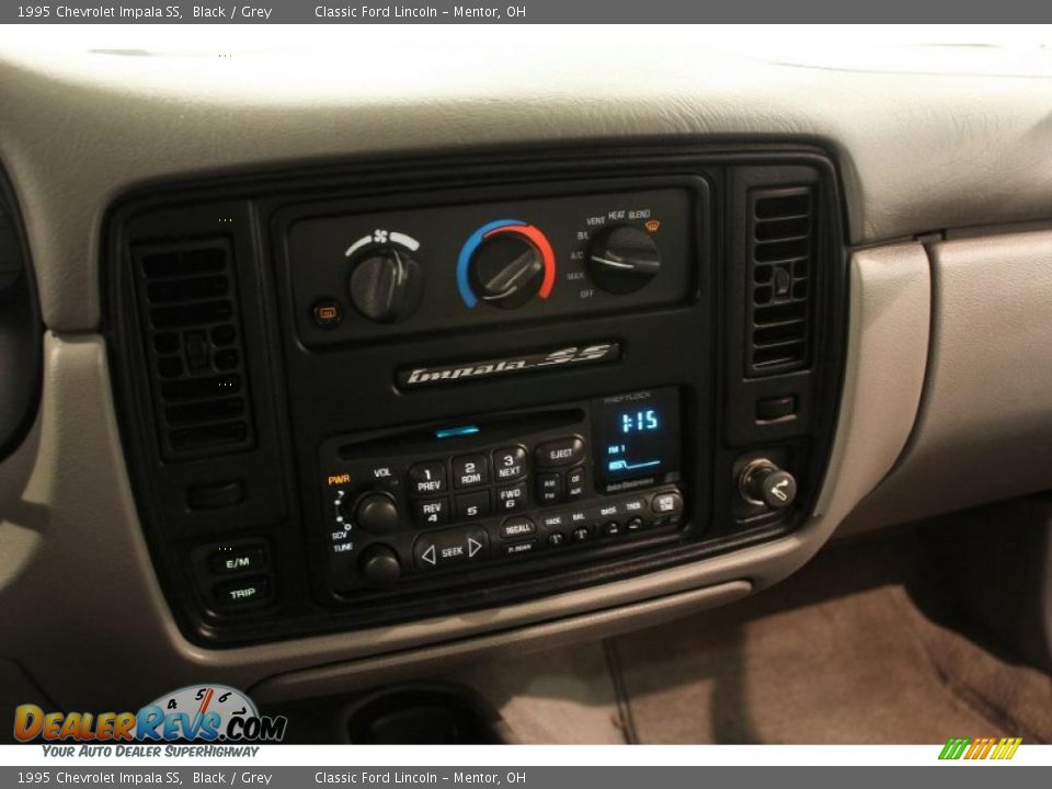 Controls of 1995 Chevrolet Impala SS Photo #11