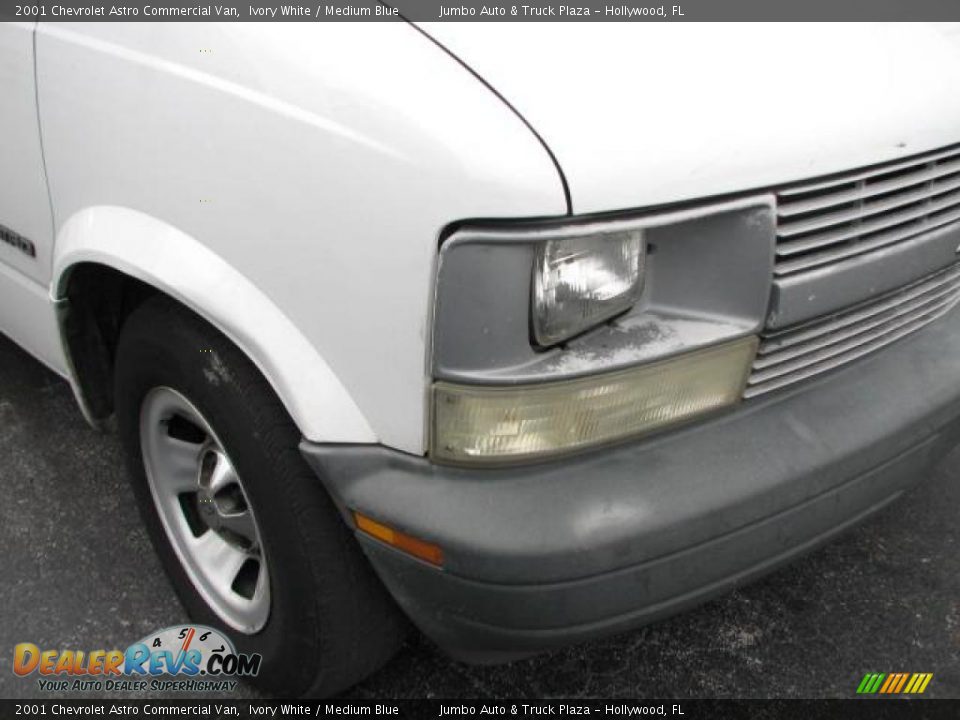 2001 Chevrolet Astro Commercial Van Ivory White / Medium Blue Photo #2
