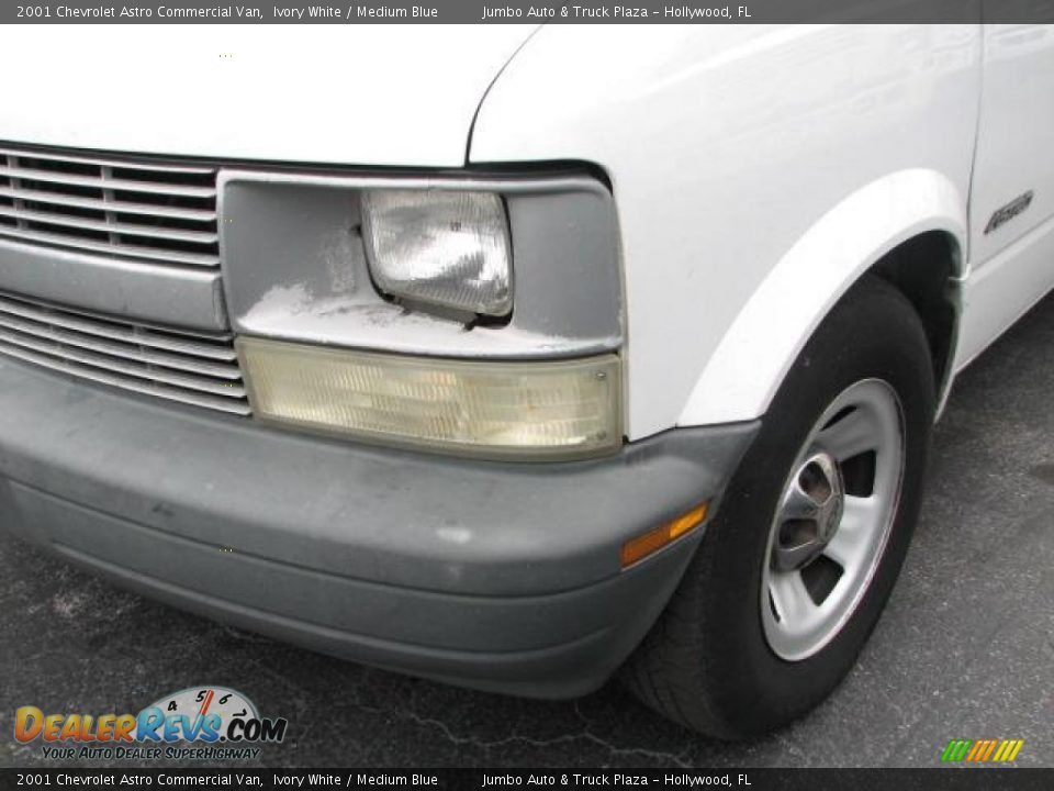 2001 Chevrolet Astro Commercial Van Ivory White / Medium Blue Photo #4
