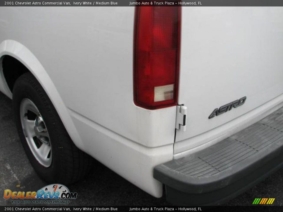 2001 Chevrolet Astro Commercial Van Ivory White / Medium Blue Photo #7