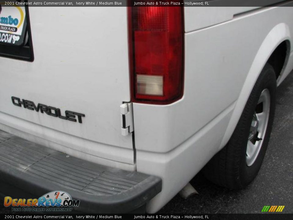 2001 Chevrolet Astro Commercial Van Ivory White / Medium Blue Photo #9