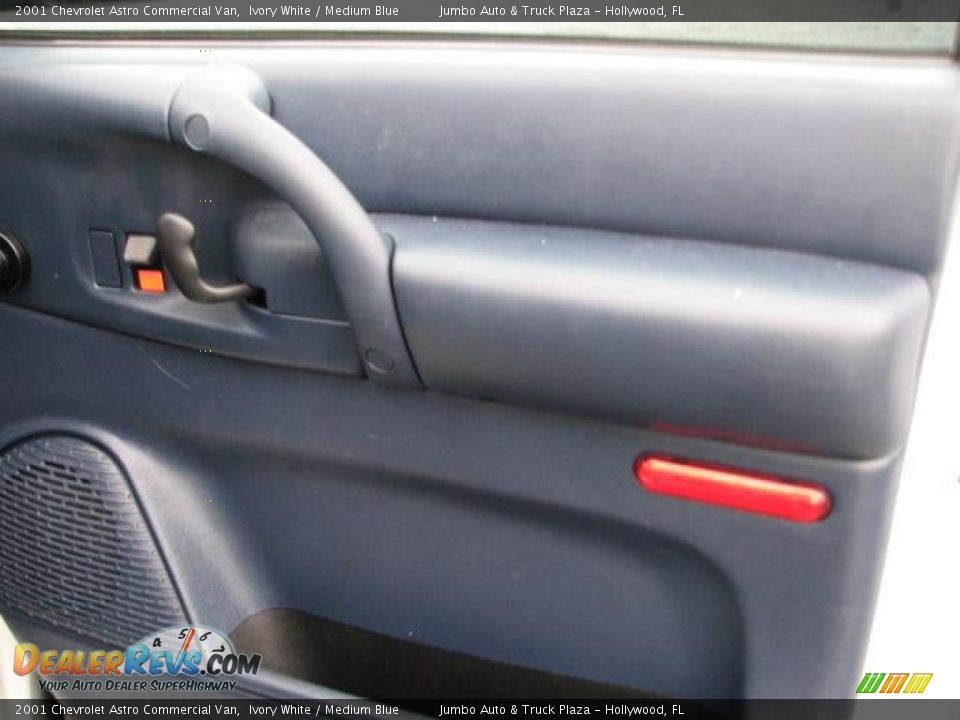 2001 Chevrolet Astro Commercial Van Ivory White / Medium Blue Photo #13