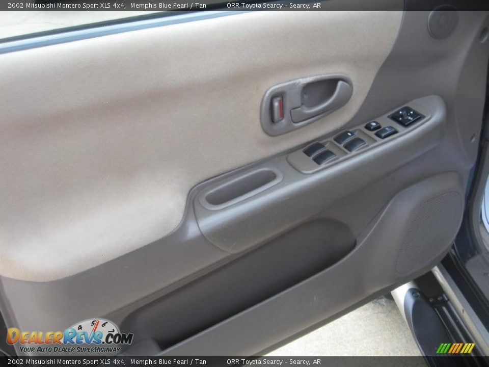 Door Panel of 2002 Mitsubishi Montero Sport XLS 4x4 Photo #13