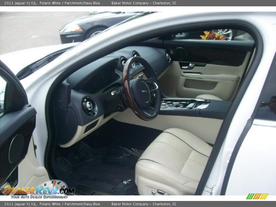 2011 Jaguar XJ XJL Polaris White / Parchment/Navy Blue Photo #9