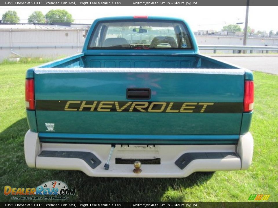 1995 Chevrolet S10 LS Extended Cab 4x4 Bright Teal Metallic / Tan Photo #7