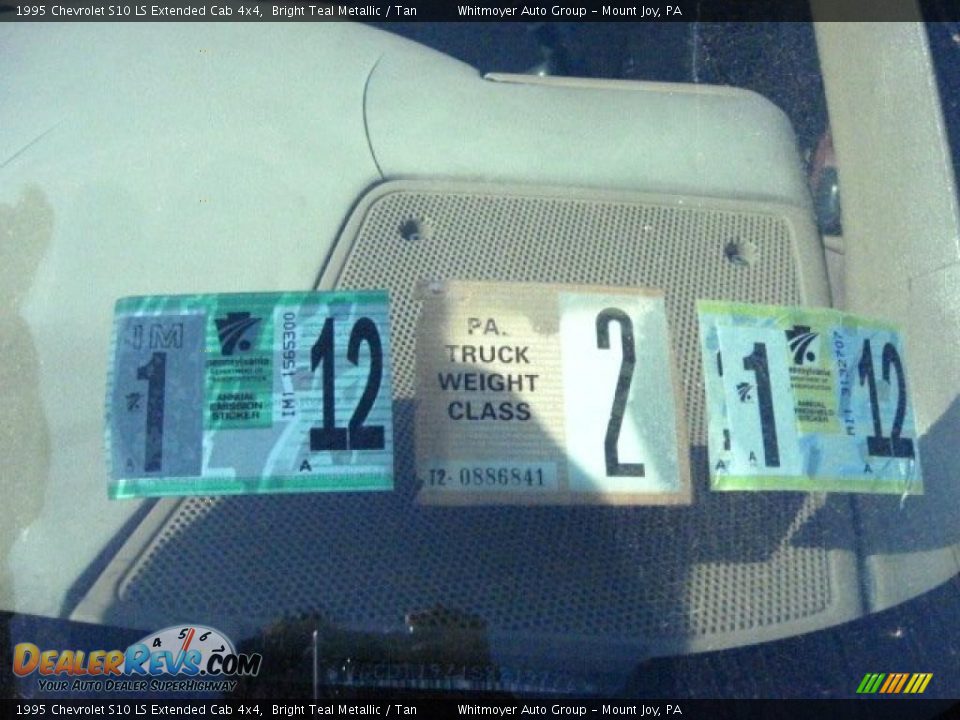 1995 Chevrolet S10 LS Extended Cab 4x4 Bright Teal Metallic / Tan Photo #18