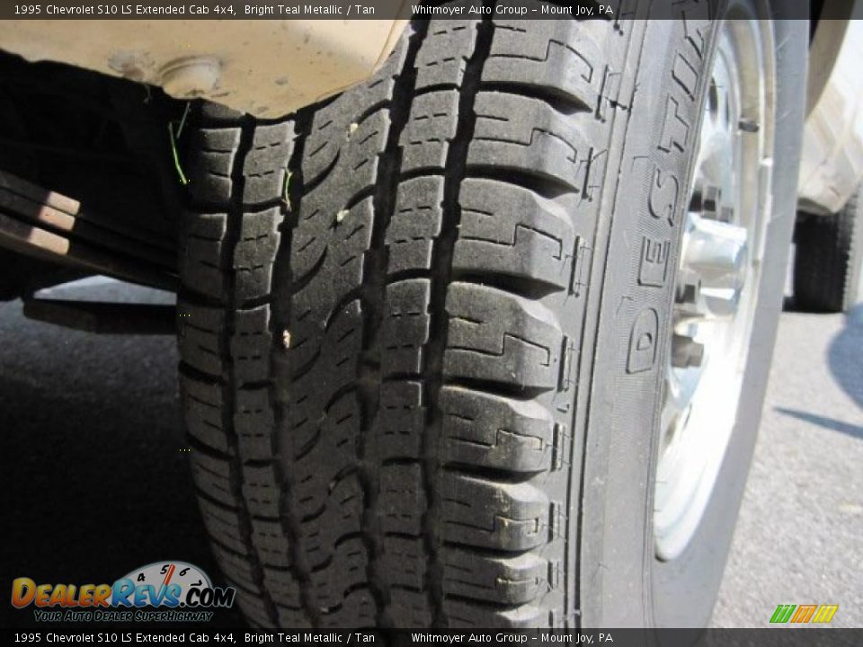 1995 Chevrolet S10 LS Extended Cab 4x4 Bright Teal Metallic / Tan Photo #23