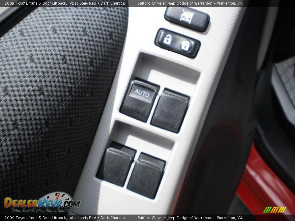 2009 Toyota Yaris 5 Door Liftback Absolutely Red / Dark Charcoal Photo #9