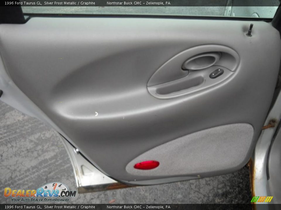 1996 Ford Taurus GL Silver Frost Metallic / Graphite Photo #14