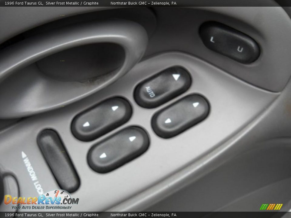 1996 Ford Taurus GL Silver Frost Metallic / Graphite Photo #16
