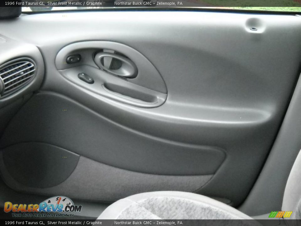 1996 Ford Taurus GL Silver Frost Metallic / Graphite Photo #18