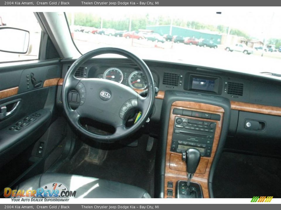 2004 Kia Amanti Cream Gold / Black Photo #8