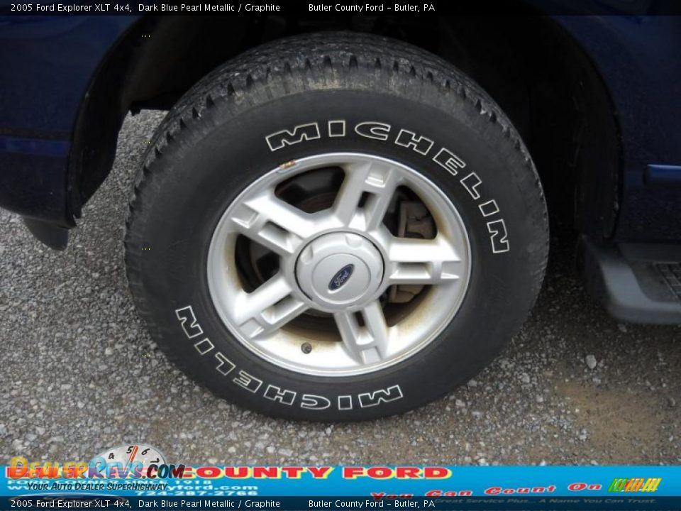 2005 Ford Explorer XLT 4x4 Dark Blue Pearl Metallic / Graphite Photo #17