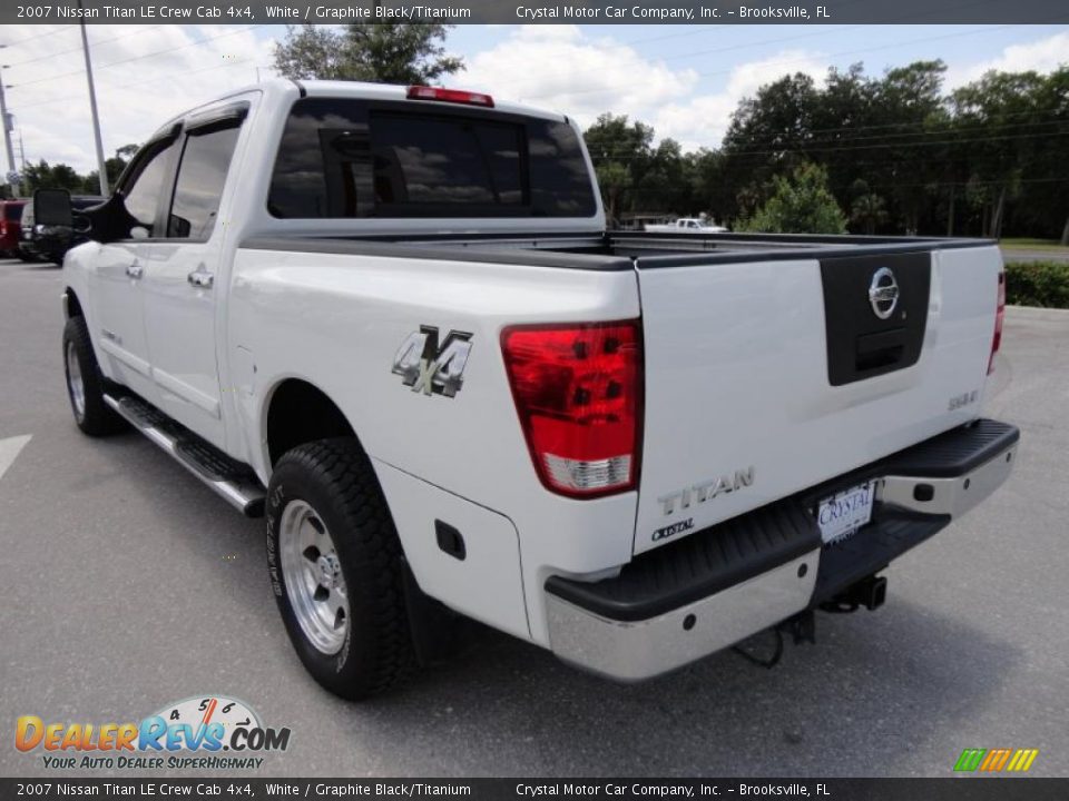 2007 Nissan Titan LE Crew Cab 4x4 White / Graphite Black/Titanium Photo #3