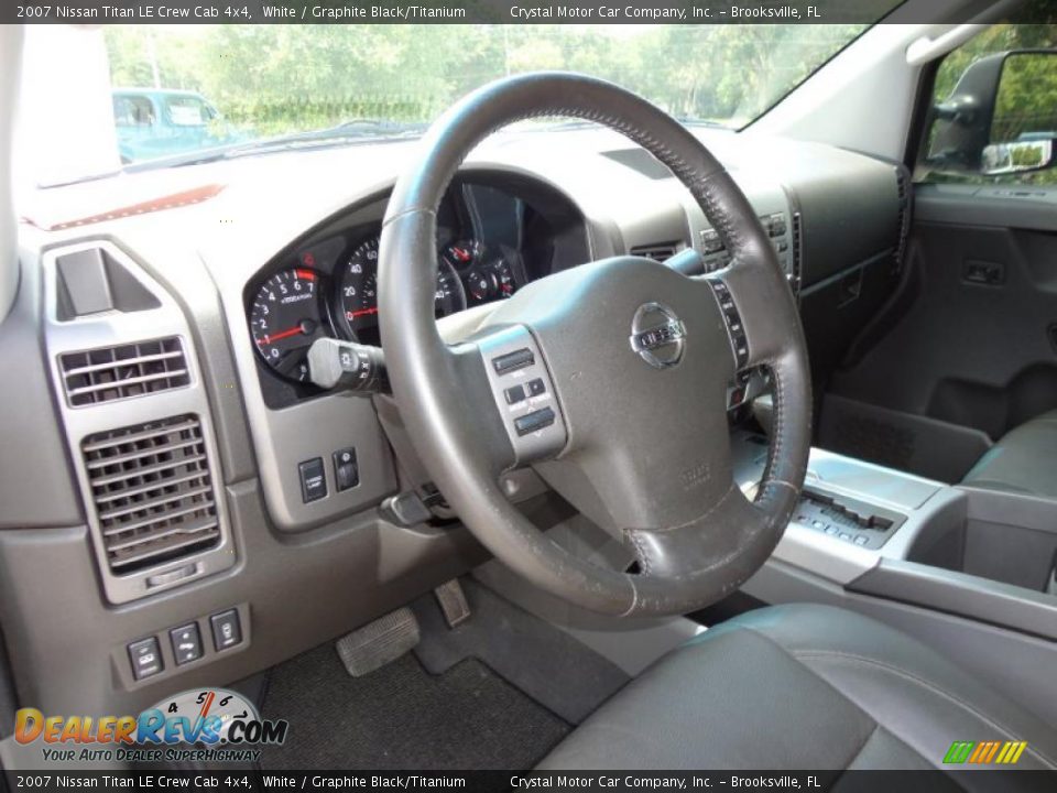 Graphite Black/Titanium Interior - 2007 Nissan Titan LE Crew Cab 4x4 Photo #6