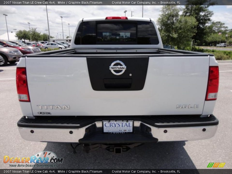 2007 Nissan Titan LE Crew Cab 4x4 White / Graphite Black/Titanium Photo #10