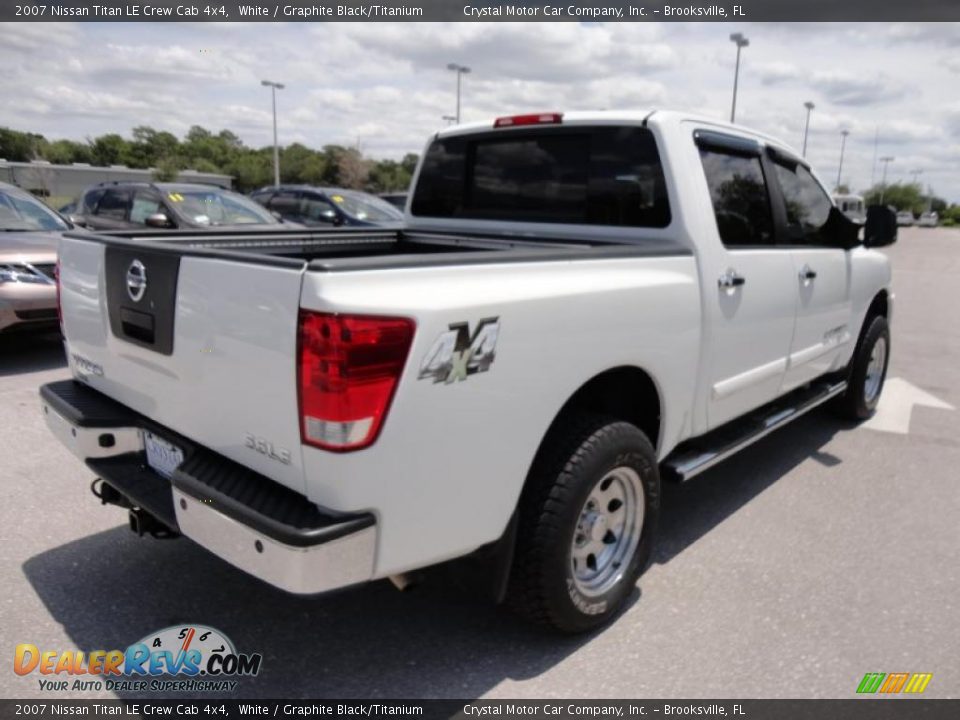 2007 Nissan Titan LE Crew Cab 4x4 White / Graphite Black/Titanium Photo #11